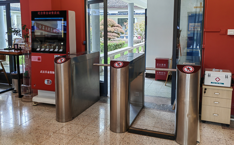 高峰期售票一塌糊涂?用门票管理系统救场